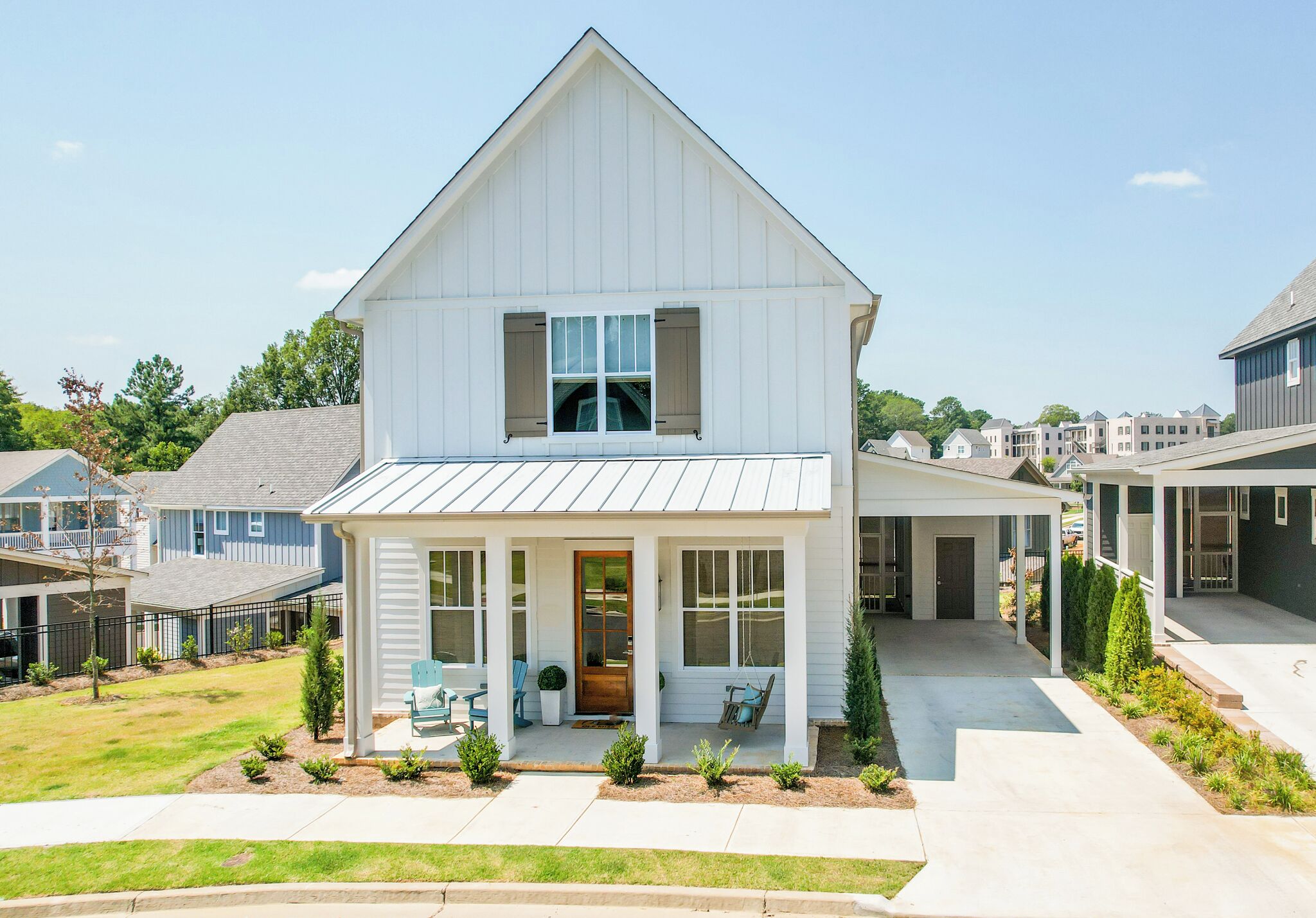 Casa Blanca - less than 1 mile to the square! Screened porch 
