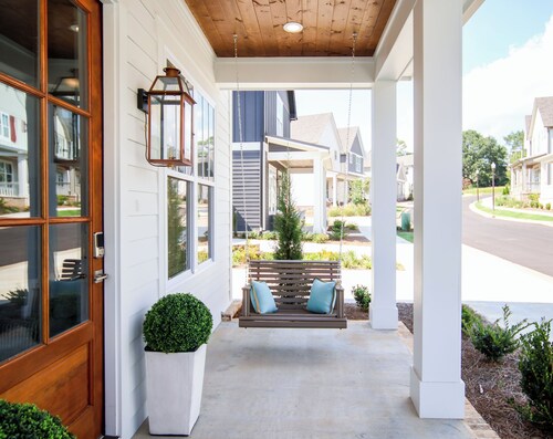 Casa Blanca - 1 mile to the square! Screened porch 