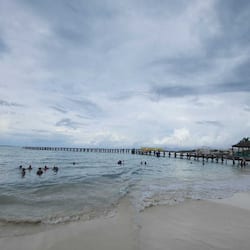 靠近海滩、白沙、2 间海滩酒吧