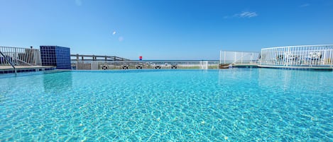 Piscine couverte, piscine extérieure