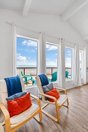 Interior - Beach House · Oceanfront 4BR, Peaceful, Cozy, Kids/Pet Friendly! (Freeport)
