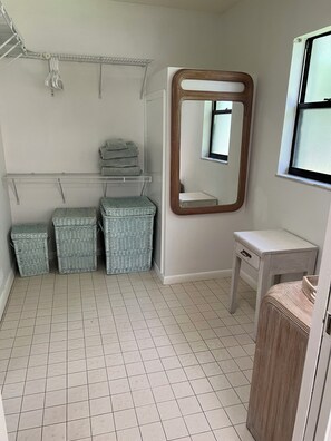 Interior - Charming 2BR/2BA Winter Park Cottage, steps from Park Ave (Winter Park)