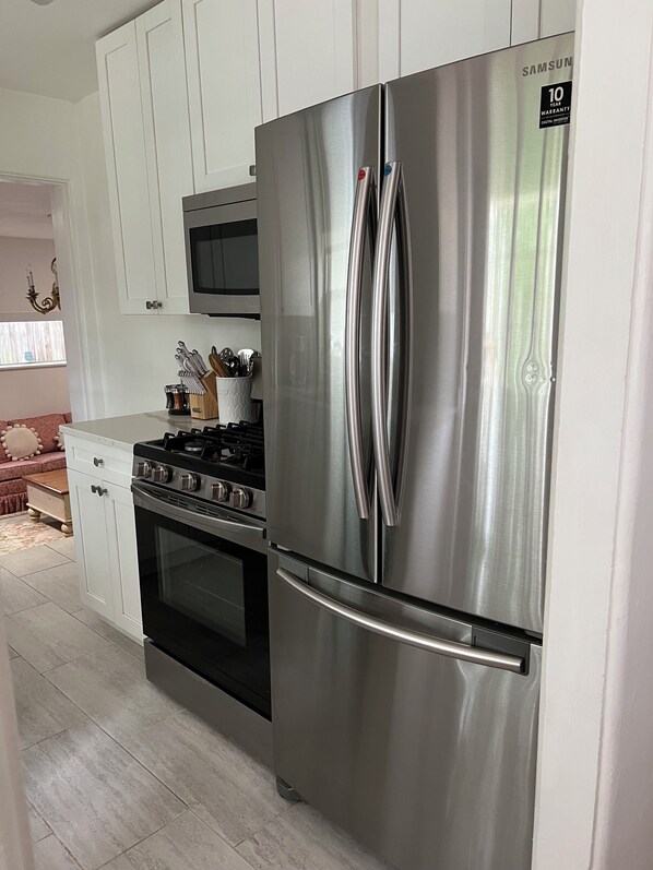 Private kitchen - Charming 2BR/2BA Winter Park Cottage, steps from Park Ave (Winter Park)