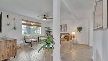 Televisor intel·ligent i llibres