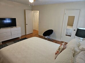 2 chambres, fer et planche à repasser, Wi-Fi gratuit, draps fournis