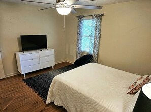 2 多间卧室、熨斗/熨衣板、免费 WiFi、床单