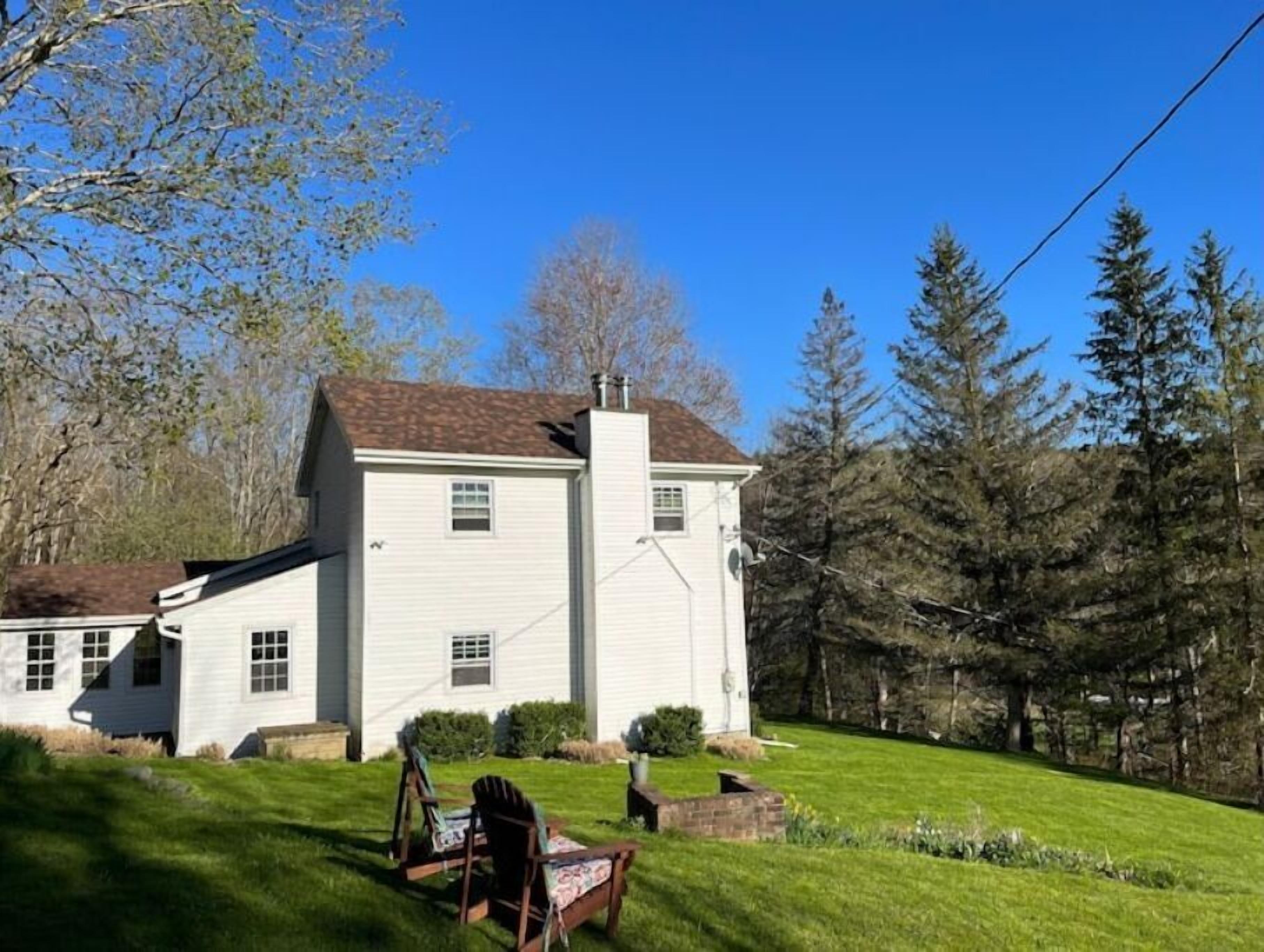 [New Listing!] Tranquil Renovated Farmhouse Getaway with Pond