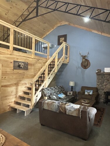 Cabin in the Woods Near Bennett Springs and Pomme de Terre