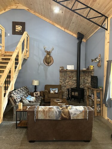 Cabin in the Woods Near Bennett Springs and Pomme de Terre