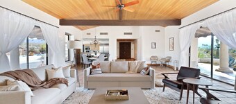 Luxury Exclusive Golf Community Hot Tub & Desert Views Pet-Friendly