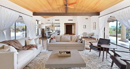 Luxury Exclusive Golf Community Hot Tub & Desert Views Pet-Friendly