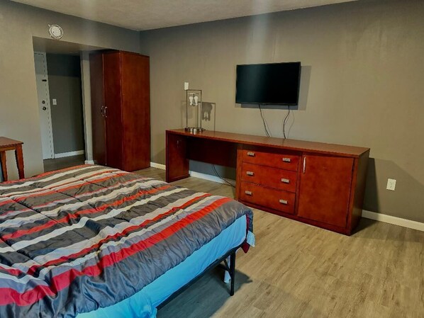 Superior Room | Premium bedding, pillow-top beds, desk, laptop workspace - Budget Inn New Cumberland-Harrisburg-Hershey-York (New Cumberland)