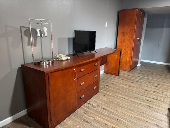 ห้องซูพีเรีย | 1 ห้องนอน, เครื่องนอนระดับพรีเมียม, เตียงพร้อมฟูกเสริมที่นอน, โต๊ะทำงาน