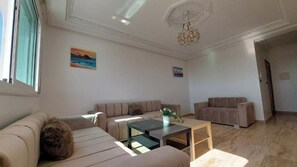 Smart TV - Appartement Avec Piscines, vue sur mer et Accès à la Plage (Tanger)