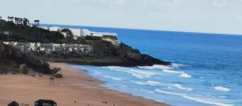 Appartement Avec Piscines, vue sur mer et Accès à la Plage