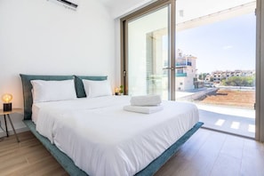3 habitaciones, tabla de planchar con plancha, wifi y ropa de cama