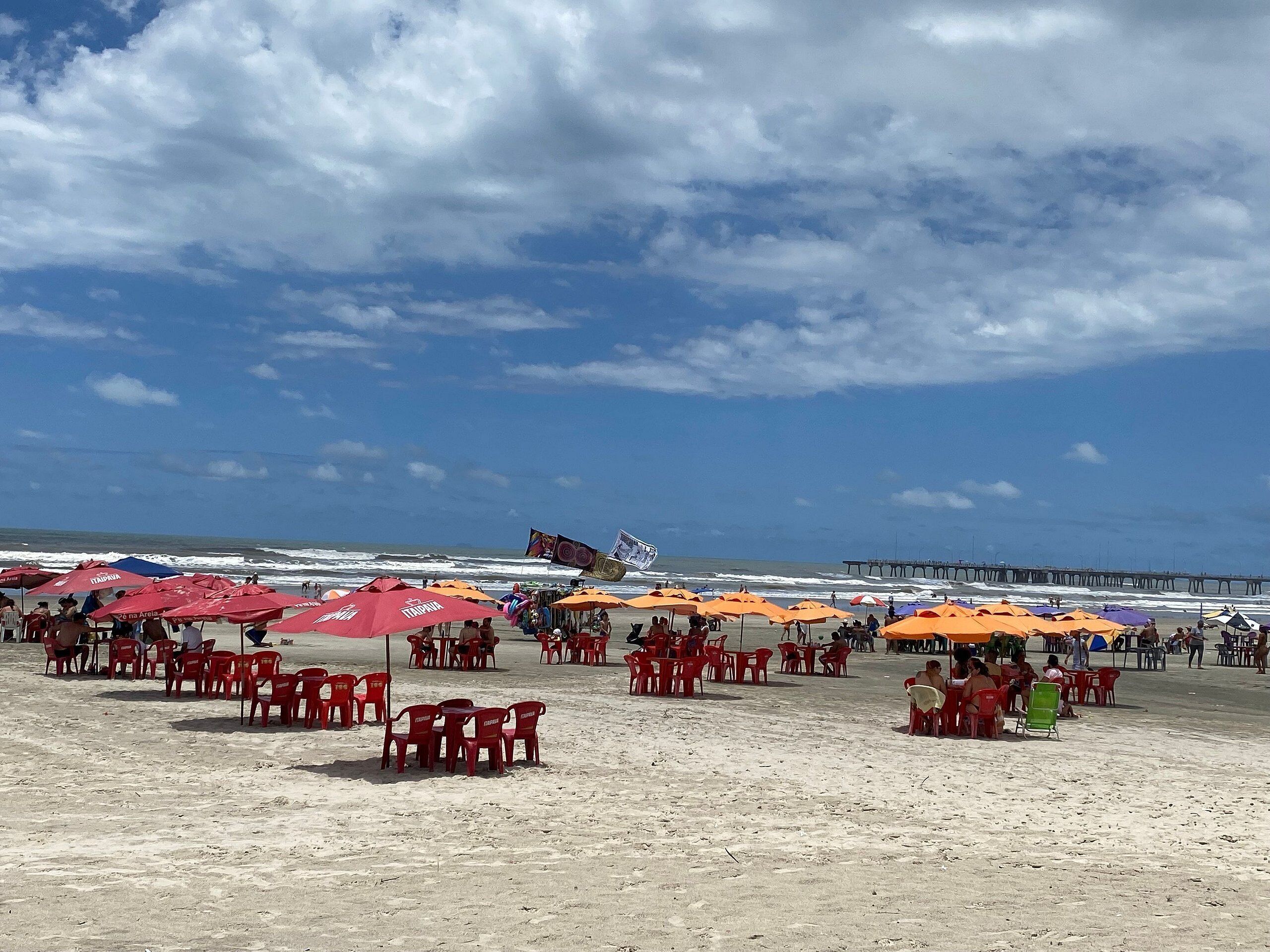 Perto da praia, areia branca 