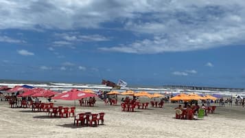 Perto da praia, areia branca