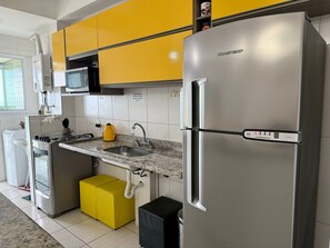 Panoramic Apartment | Dapur peribadi | Peti sejuk, alat memasak/pinggan mangkuk/perkakas dapur 