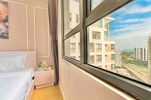 2 bedrooms, iron/ironing board, travel cot, free WiFi