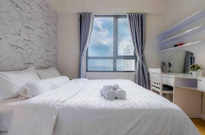 2 bedrooms, iron/ironing board, free WiFi, bed sheets