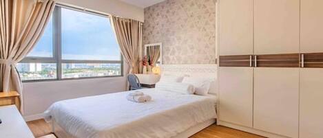 2 bedrooms, iron/ironing board, travel crib, free WiFi