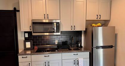 Tiny home in Watauga. “Casita”  Beautiful Cottage!