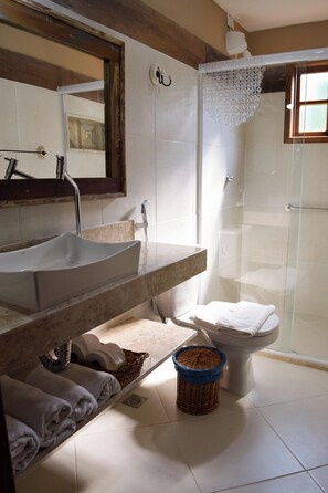 Shower, hair dryer, towels, soap - Pousada Bela Cigana (Valenca)