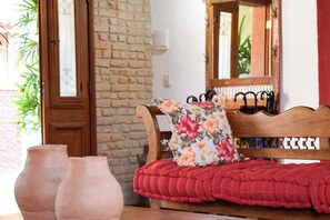 Lobby sitting area - Pousada Bela Cigana (Valenca)