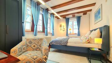 2 bedrooms, desk, iron/ironing board, travel crib