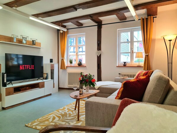 Smart TV, books - AVAHOME: Platz für 6, WLAN, Netflix, Nespresso, Parkplätze, Erdgeschoss (Kandel)
