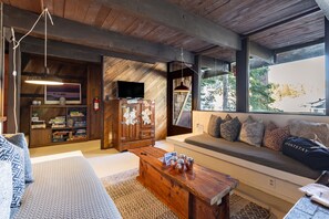 Smart-TV, Kamin, Arbeitsbereiche