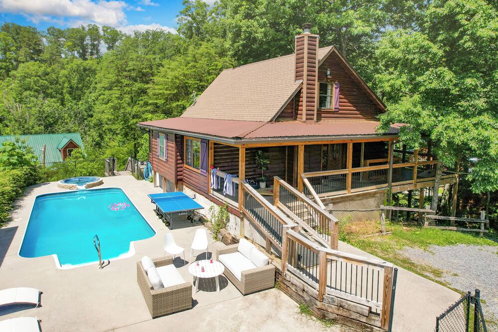 Little Sparrow by AvantStay | Downtown Pigeon Forge Cabin