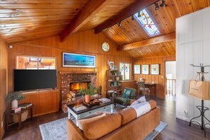 Smart TV, fireplace, ping pong, offices
