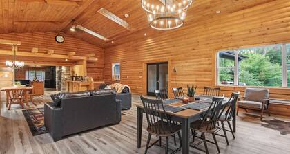 Katskill Mountain Lodge- Hot Tub, Game Room & Theater