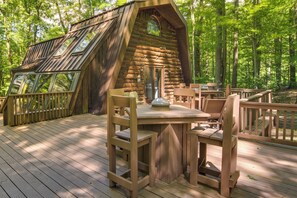 Outdoor dining - Resort Amenities: Family-Friendly DuBois Cabin (DuBois)