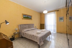 1 bedroom, iron/ironing board, internet, bed sheets