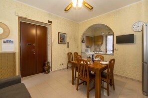 Interior - GuestHost - MM Massaua Apartment - w/ two Balconies (Torino)