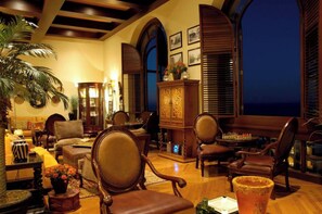 Interior - Super Presidential Suite, 2 BR/2BA, Sleeps 8, Ocean View Balcony with 8p Jacuzzi (Cabo San Lucas)