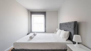 3 bedrooms, iron/ironing board, internet, bed sheets