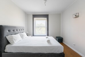 3 dormitorios, tabla de planchar con plancha, Internet y ropa de cama