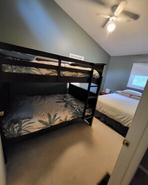 3 bedrooms, iron/ironing board, WiFi, bed sheets