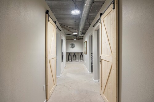 close to beach minutes 2 Coronado & all of SD-best value on the market