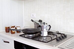 Fridge, oven, stovetop, electric kettle - SPECIAL PRICE long term (Sal Rei)