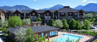 Lake & Mountain View Penthouse | Hot Tub | Pool