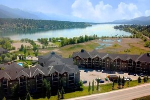 Situated near a serene lake, this hotel offers stunning views and easy access to parking.