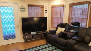 Smart-TV, Videospiele, DVD-Player, Bücher