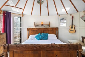 1 bedroom, desk, free WiFi, bed sheets