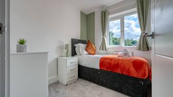 4 bedrooms, iron/ironing board, travel crib, free WiFi