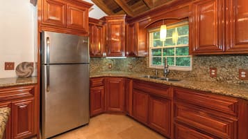 3 Bedrooms, Resort View, Poolside | ์ ์ฉ ์ฃผ๋ฐฉ | ๋ฏธ๋ ๋์ฅ๊ณ , ์ฟกํ, ์นํ๊ฒฝ ์ฒญ์ ์ ํ, ๋๋๊ณ